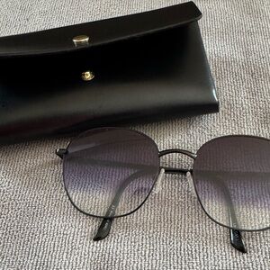 Quay Black Gradient Sunglasses case included